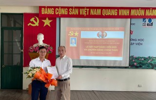 Chi bộ Viện NCTK Trường học tổ chức lễ kết nạp Đảng viên mới và công nhận Đảng viên chính thức 