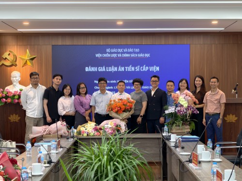 GIÁM ĐỐC TRUNG TÂM NGHIÊN CỨU CHUYỂN GIAO CÔNG NGHỆ SỐ - VIỆN NCTK TRƯỜNG HỌC BẢO VỆ LUẬN ÁN TIẾN SĨ