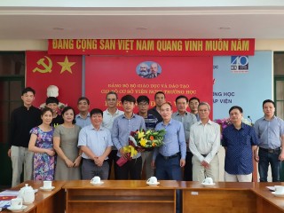 Chi bộ Viện Nghiên cứu Thiết kế Trường học: Kết nạp Đảng viên mới.