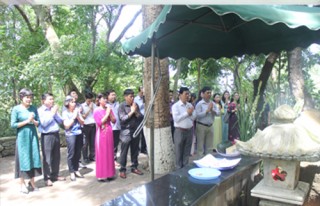 Đảng uỷ Viện tham dự Kỷ niệm 128 năm ngày sinh Chủ tịch Hồ Chí Minh tại Khu di tích Đá Chông, Ba Vì, Hà Nội